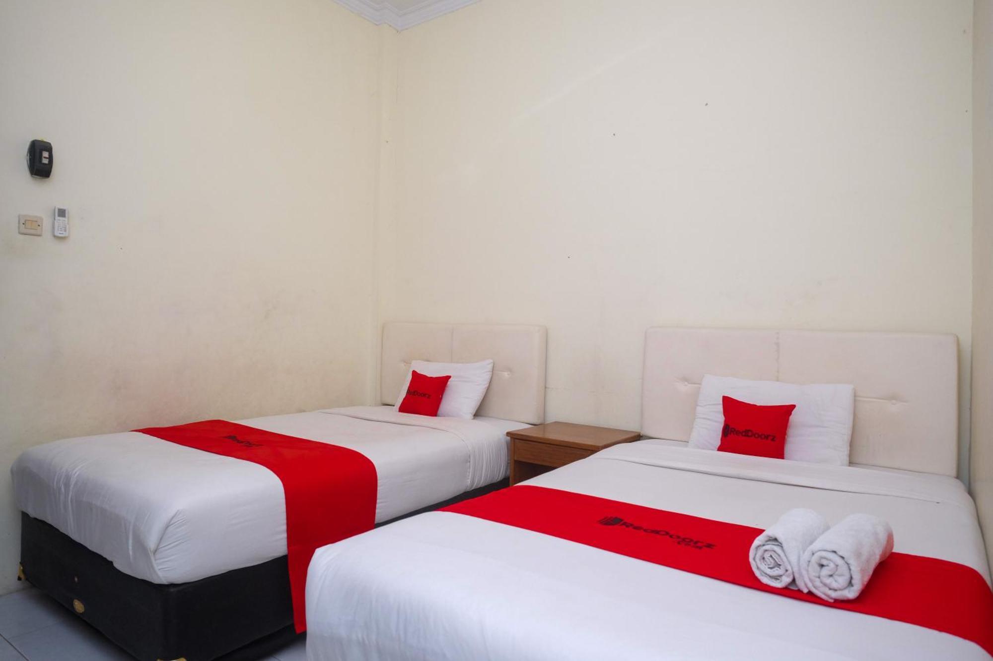 Reddoorz Syariah Near Pakuwon Mall Jogja Kejayan Exterior photo