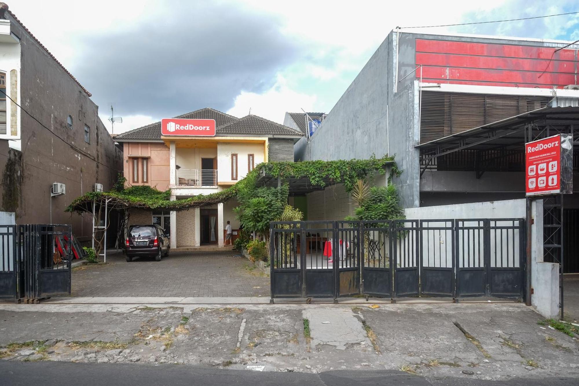 Reddoorz Syariah Near Pakuwon Mall Jogja Kejayan Exterior photo