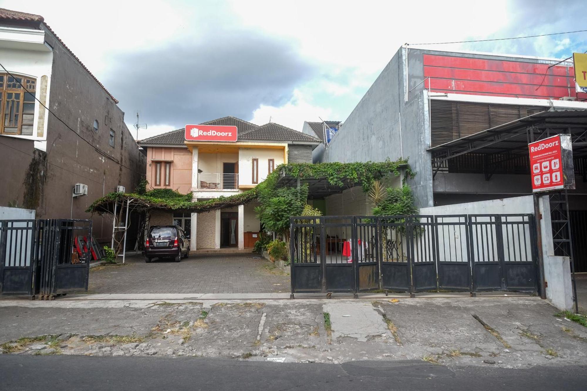 Reddoorz Syariah Near Pakuwon Mall Jogja Kejayan Exterior photo